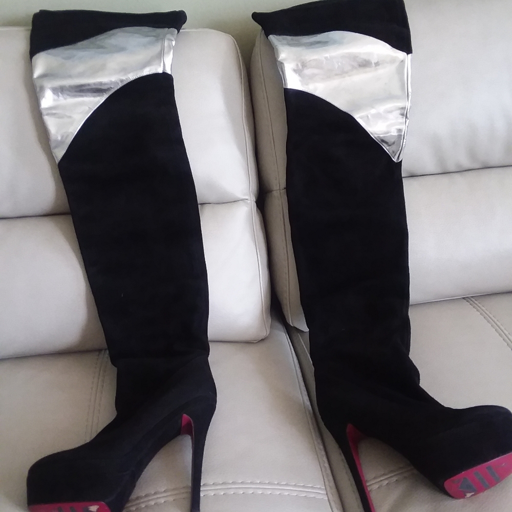 Boots - Picture 3 of 6